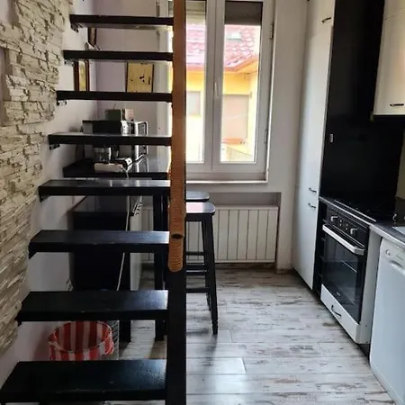 Raya Maisonette, Ideal Center Apartment *