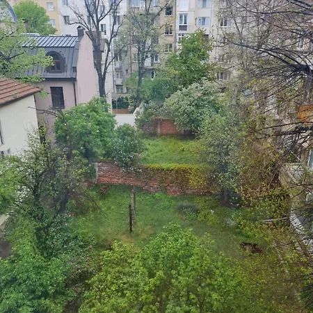 Raya Maisonette, Ideal Center