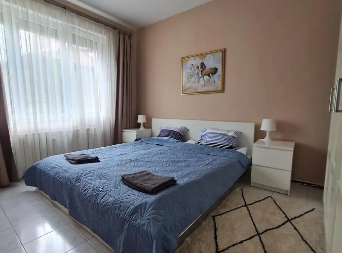 Raya Maisonette, Ideal Center アパート *