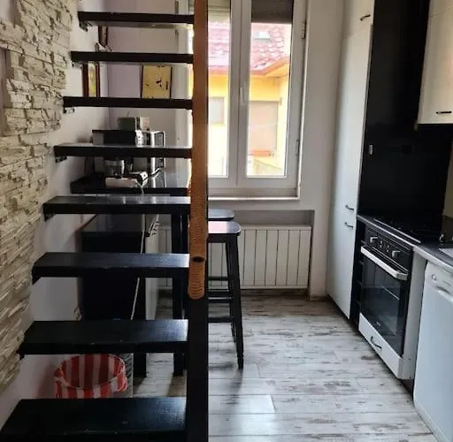 Raya Maisonette, Ideal Center アパート *