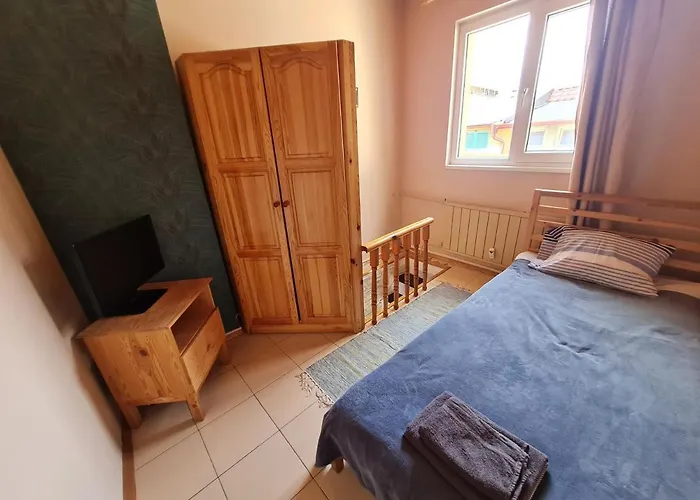 Raya Maisonette, Ideal Center